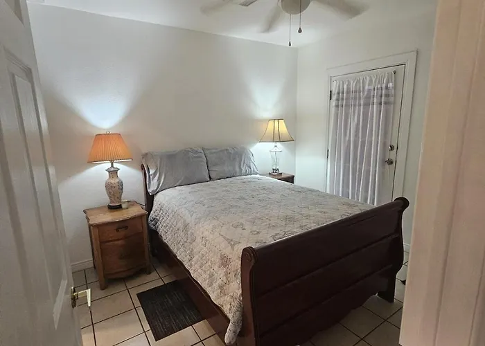 Cozy 2 Bed 2 Bath Close To Downtown San Diego!