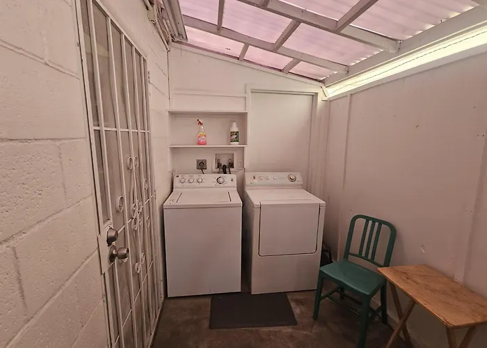 Cozy 2 Bed 2 Bath Close To Downtown San Diego!