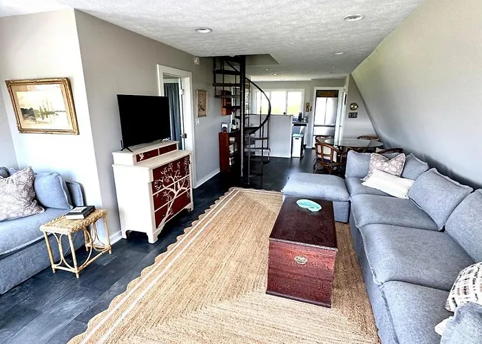 Heron'S Landing, Waterfront 3 Bdrm Home