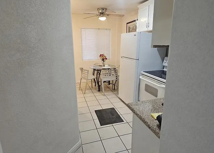 Cozy 2 Bed 2 Bath Close To Downtown San Diego!