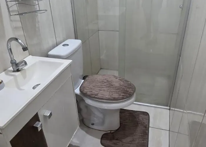 Quarto 03 com TV e ventilador