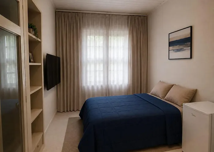 Parahouse 2