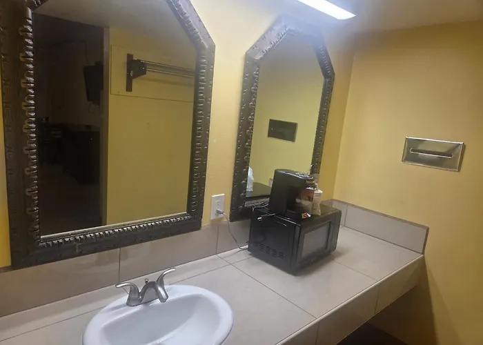 Frontier Motel