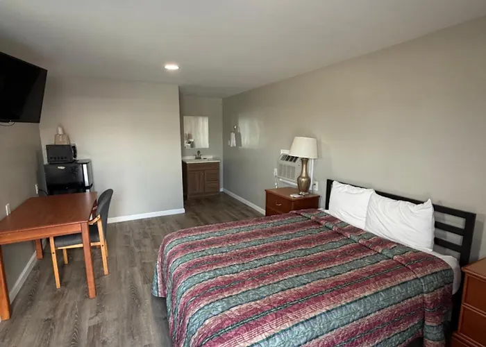 Fairway Inn