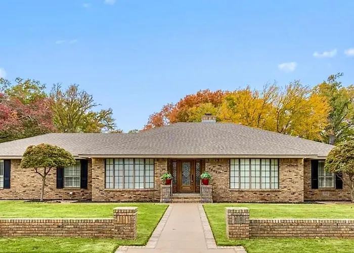 Rodeo Ranch Sleeps 14, Walkable To Msu