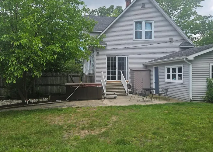 Serene 4 Bedroom House With Ac
