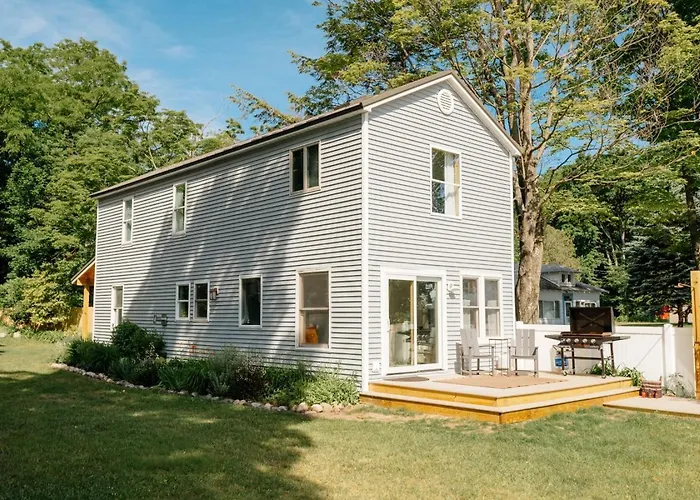 Camp Haven Retreat 3 Homes 12 Bedrooms Little Glen Lake