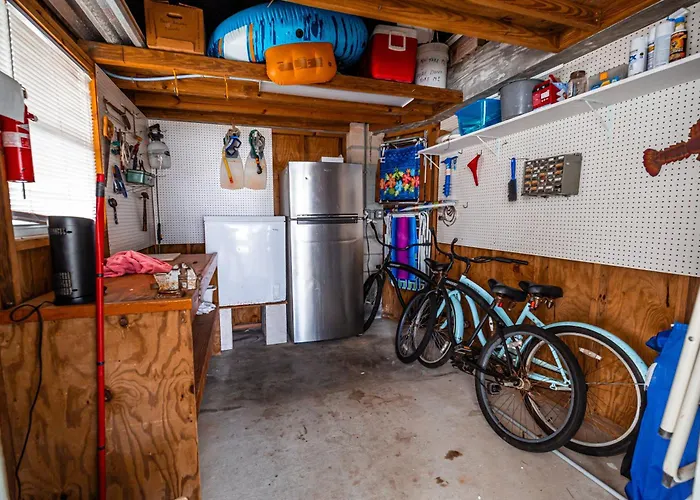 Shangri-La In The Keys! Enjoy The Water Views And A 45' Dock Space!