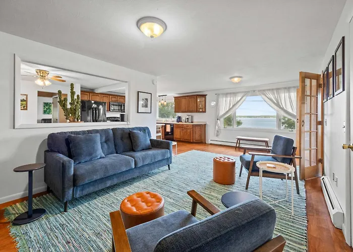 Wine Trail Retreat With Lake Access And Hot Tub