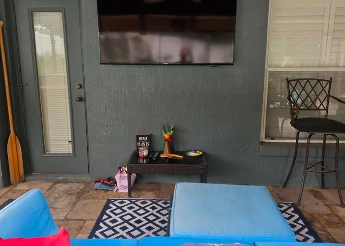 Come Sit On My Lanai