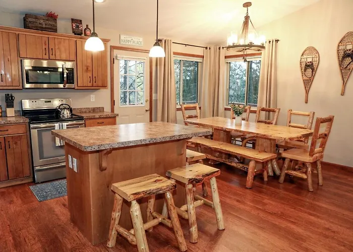 Cozy Pet-Friendly Home Near Hiking Trails And Lake Vermilion