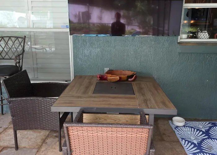 Come Sit On My Lanai
