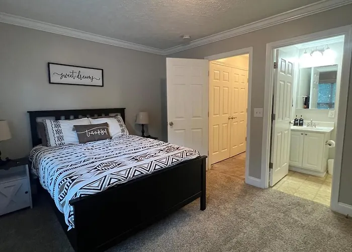 Clemson Football Hideout! 8 Beds! Walk To Campus!