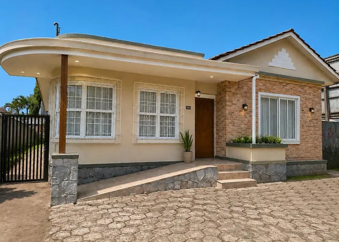 Parahouse 2