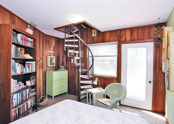 Beautiful Lakeside Cottage Rental On The Shore Of Lake Michigan In Grand Haven