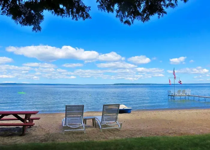 Secluded And Romantic Getaway For Two On Burt Lake, Michigan