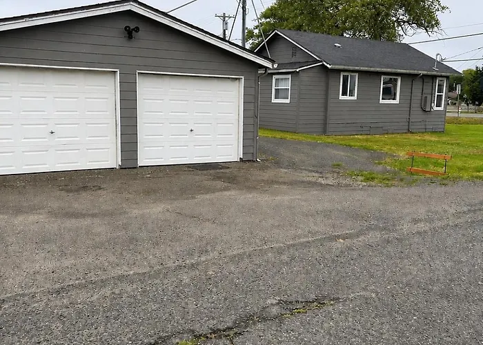 Dog Friendly Cottage, Near The Beach And Downtown