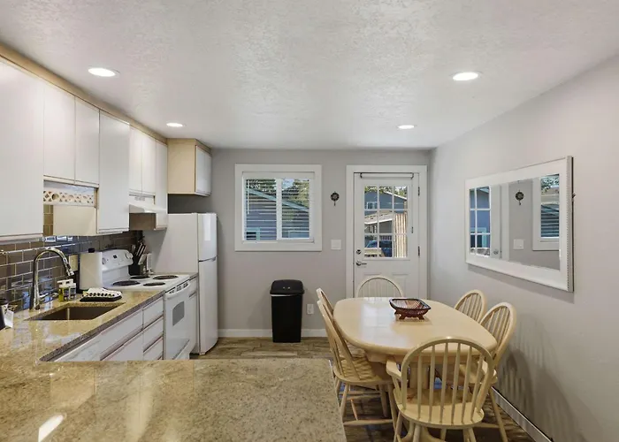 #Stayinmydistrict Northbend Duplex