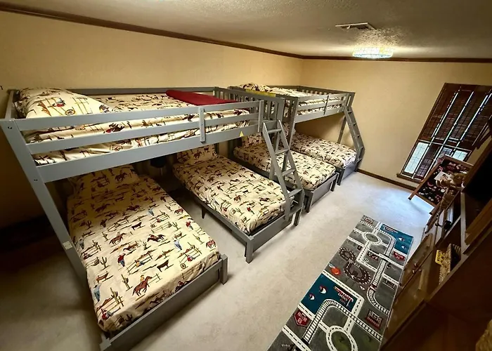 Rodeo Ranch Sleeps 14, Walkable To Msu