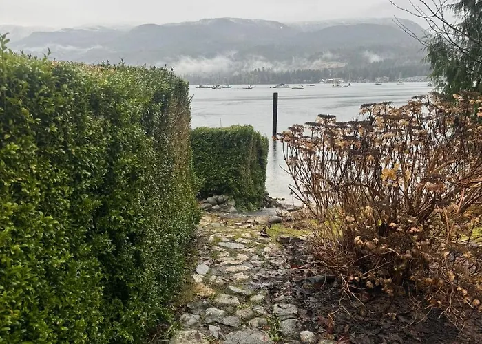 Waterfront House With Private Beach Access