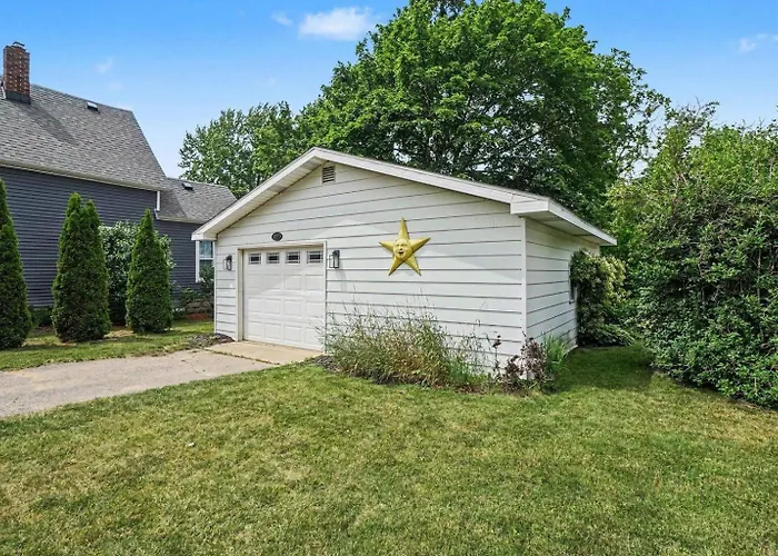 3 Bdrms 2 Bath Easy Walk Downtown, Close To South Beach