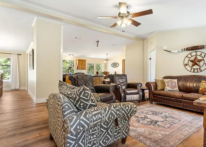 Serene Vacation Rental In The Heart Of Texas Hill Country For A Peaceful Getaway In Pipe Creek, Texas