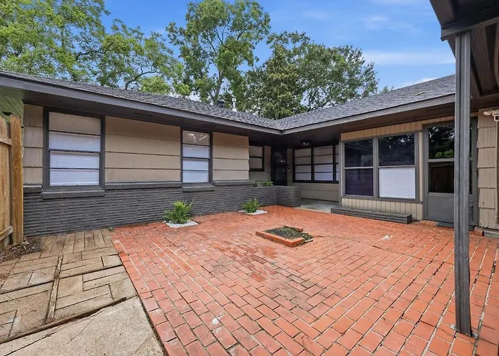 4 Bedroom 2 Bath Home In Port Arthur Texas!