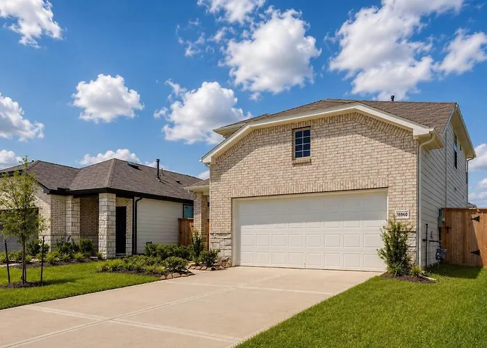 Cozy Conroe Getaway