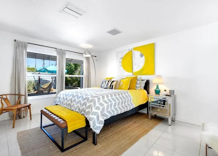 3Br Palm Springs Home Pool & Hot Tub