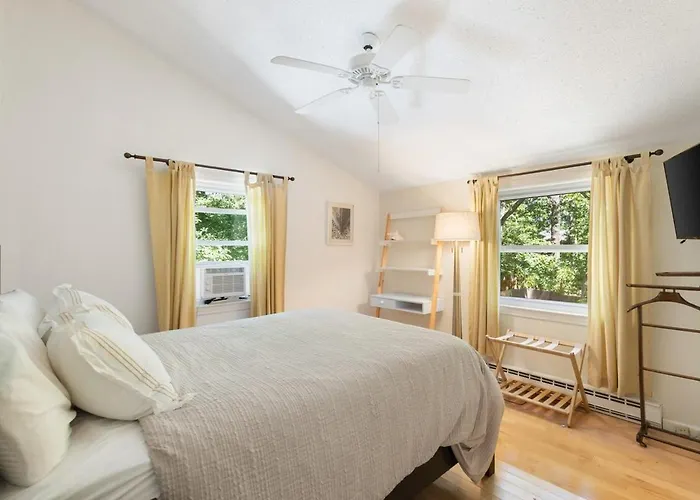 Charming Vineyard Haven Retreat W Heated Pool