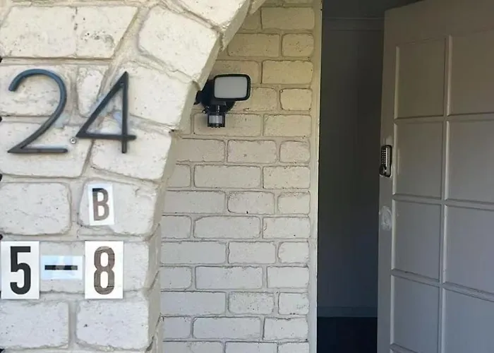 R8 Bright Spacious Room Near Perth Airport With Ac