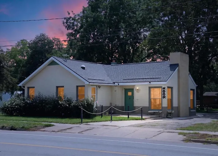 Cozy Private Home W Fire Pit Near Downtown