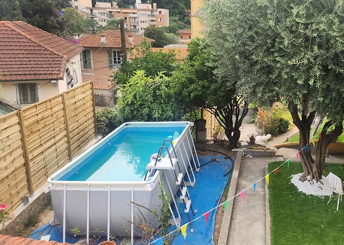 Pretty And Comfortable Outbuilding With Swimming Pool And Garden