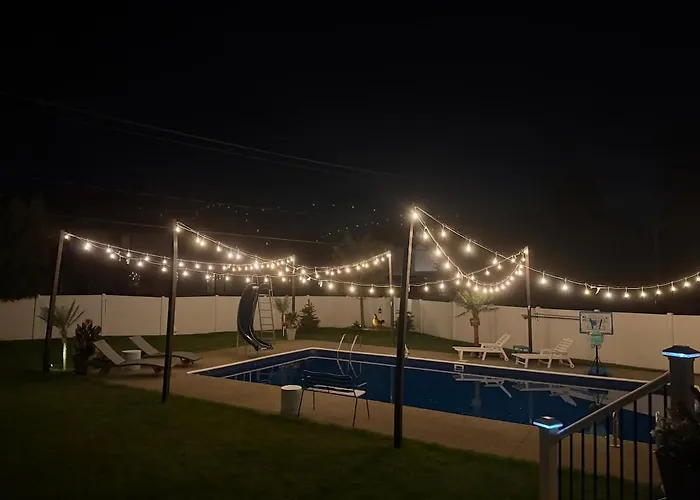 Private Pool & Hot Tub Suite!