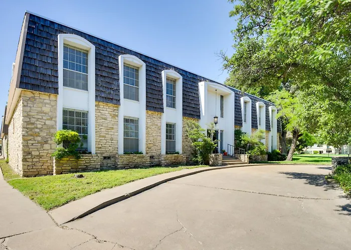 Accessible Family Condo Near Downtown Riverfront