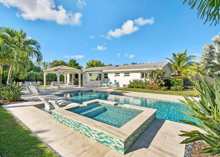 N Palm Beach Heated Pool, Spa & Lakeside Beach