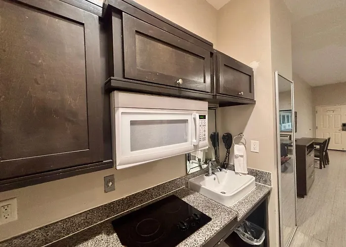 Humble Inn & Suites