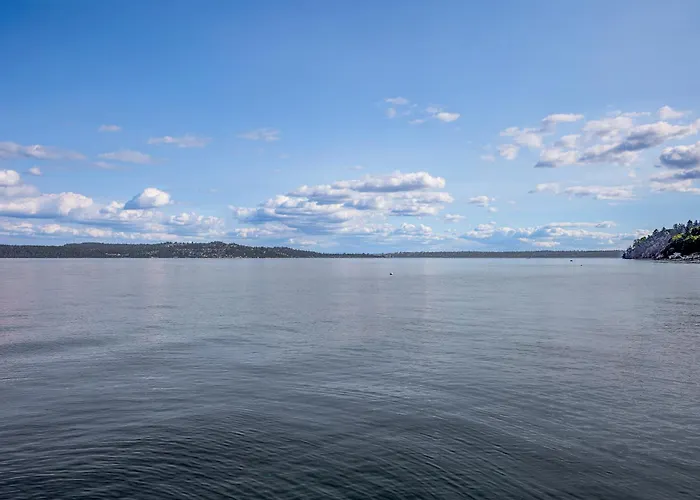 Peaceful Waterfront Retreat On Vashon Island