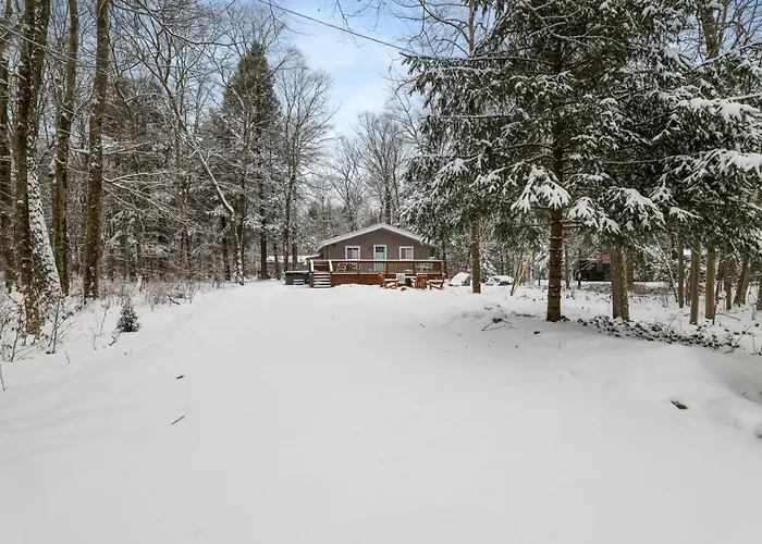 Family Friendly Cabin With A Firepit And A Hot Tub In Heart Of Poconos
