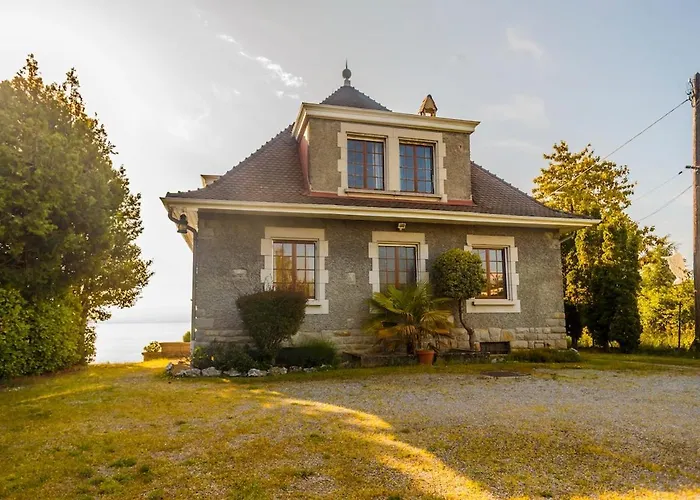 Villa Concise Exceptional Lake View