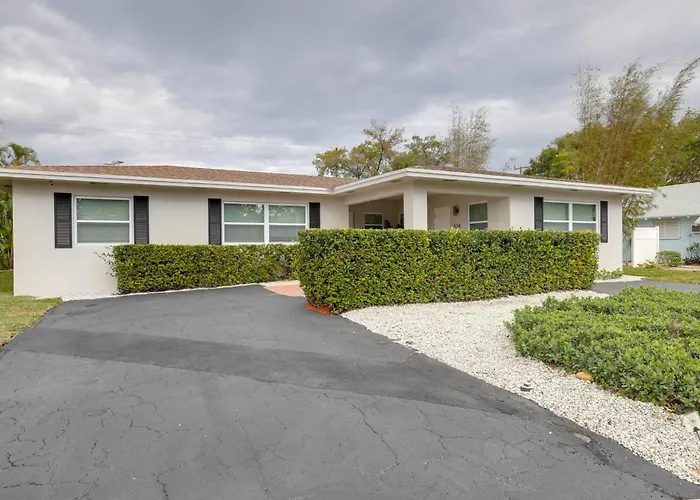 Updated Triplex: North Palm Beach 3-Unit Bundle!