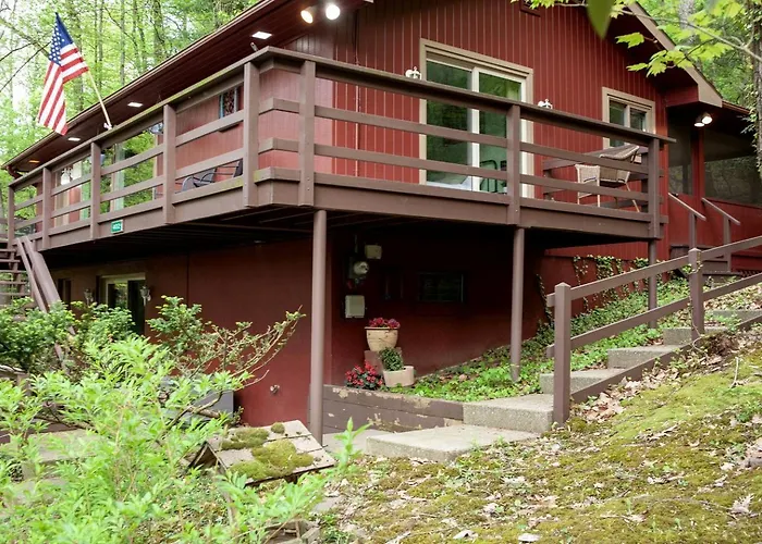Modern Cabin With Hot Tub Grill In Mount Gretna