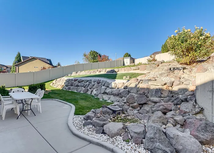 Patio & Mtn Views! Group Getaway In South Jordan