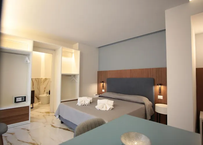 Totonno'S Rooms