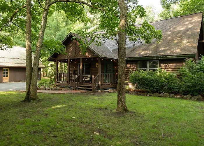 New Nestled Ducks Cabin Near Green Lake