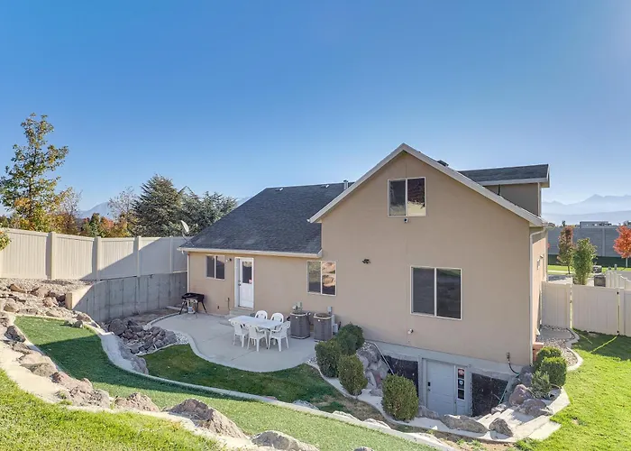 Patio & Mtn Views! Group Getaway In South Jordan