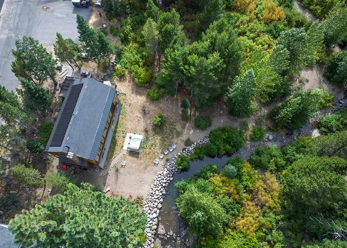 The Wildhaus Dog Friendly Creekside Hot Tub Chalet