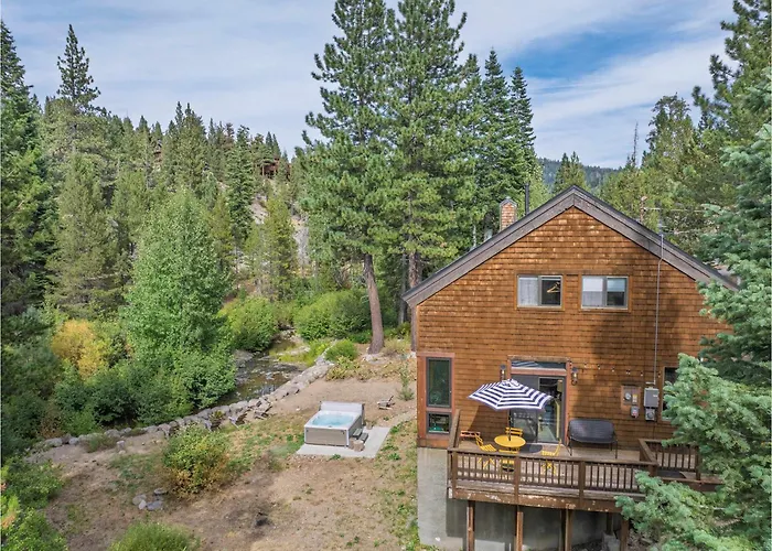 The Wildhaus Dog Friendly Creekside Hot Tub Chalet