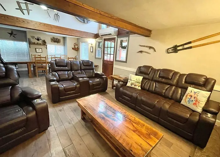Fox Creek Lodge