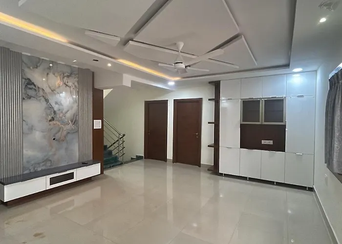 Grand 5Br Villa With 5 Ensuite Baths Near Airport